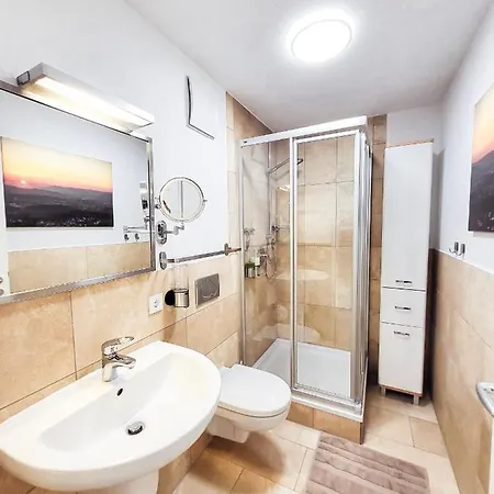 Zentrale Ferienwohnung In Aalen City Mit 4-Sternen Exterior photo