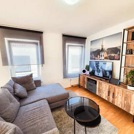 Zentrale Ferienwohnung In Aalen City Mit 4-Sternen Exterior photo